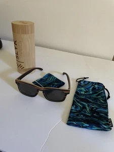 Occhiali da sole SLYK Shades in legno specchiati con custodia in bambù, manicotto e panno per lenti - Foto 1 di 16