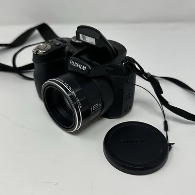 Fujifilm Digital Camera Finepix S2950 14MP - Black - screen doesn’t work - Image 1 of 4
