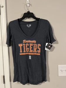 New! Women’s Detroit Tigers v-neck Tshirt - Picture 1 of 6