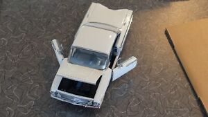 BB0066 Franklin Mint 1960 Chevrolet Impala 1:24 White LE359/500 NoBox