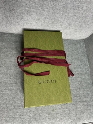 GUCCI Bolso Auténtico Verde + Caja de Zapatos Vacía con Cinta Vacaciones 14.5”x8.25”x5.25” Foto 1 de 4