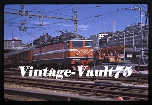 ORIGINAL SLIDE STOCKHOLM CENTRAL SWEDEN ELECTRIC LOCO 1017 KODACHROME 1969 - Picture 1 of 1