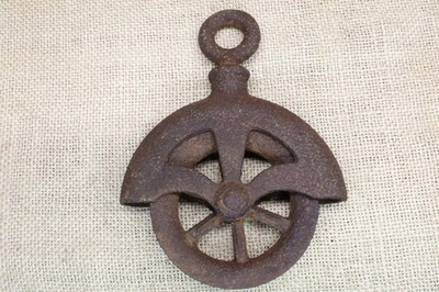 Antigua polea guardabarros ojo giratorio rueda de radios de 3" hierro fundido rústico hallazgo de granero Foto 1 de 4