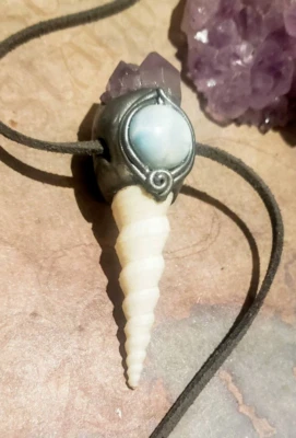 Collar Corona Diosa Sirena Sirena La Sirena. Colgante concha de amatista Larimar Foto 1 de 3