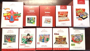 Hallmark FAMILY GAME NIGHT Adornos 2014 - 2023 Juego Completo, LOS 10 Nuevos en Caja - Imagen 1 de 4