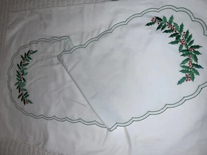 Christmas Table Runner Holly Edged Embroidered Gree Scalloped Edges 35” - Picture 1 of 4