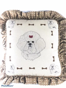 "Almohada de lanzamiento Bisson Frisee con punto de cruz completo con volantes acabados 12x12" - Imagen 1 de 2