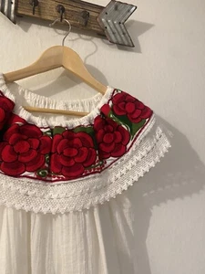 Mexican Hand Embroidered Rose Lace Blouse M Preowned Excellent - Picture 1 of 13