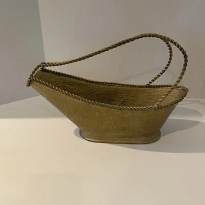 "Carrito de botellas de vino de metal de colección con mango tejido de alambre de 13,5"" de largo". En relieve. Foto 1 de 4