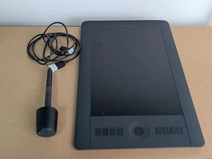 Wacom Intuos Pro PTH-651/K Medium Pen Tablet with Grip Pen & Cable - Tested - Picture 1 of 4