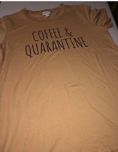 Camisa Lularoe M Liv Gráfica Timbre Mediana “CAFÉ Y CUARENTENA” Mandarina #491 - Imagen 1 de 4