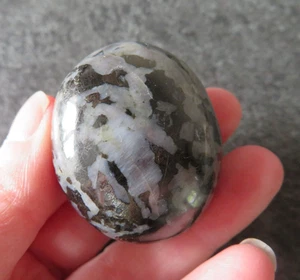 RARE INDIGO GABBRO (MYSTIC MERLINITE) (54.0 grams / 40 mm) TUMBLESTONE (A1) - Picture 1 of 7
