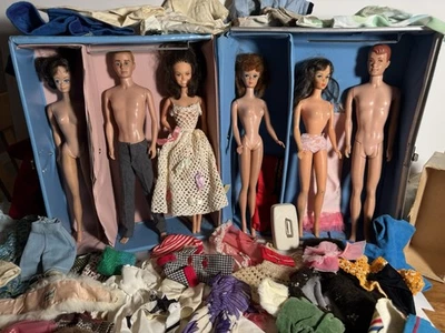 Vintage 1963 Mattel Barbie & Ken Blue Carrying Case + 6 Dolls 1960+ Clothing Lot - Image 1 of 4