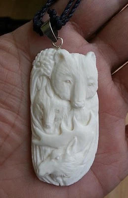 Colgante tallado a mano Bears & Elk Moose en hueso de búfalo con paca de plata de ley Foto 1 de 4