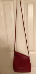 TOM THOMAS LEATHERS ~ RED FAUX ALLIGATOR PRINT~ CROSSBODY SHOULDER HANDBAG  - Picture 1 of 9
