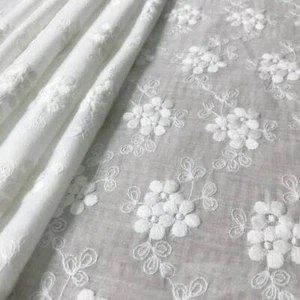 Tela de encaje bordada vintage de algodón puro con hojas de flores pequeñas se vende por yarda - Imagen 1 de 6