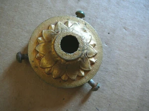 ANTICO CONNETTORE TELAIO TRE BRACCI IN ALLUMINIO PRESSOFUSO ART DECO VINTAGE - 2" VG - Foto 1 di 4