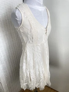 SHYANNE CREAM LACE Overload DRESS Fancy Beautiful Lace Dress. Sz XS EUC - Picture 1 of 13