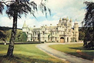 Postcard Scotland Balmoral Castle Valley of the Dee - Picture 1 of 2