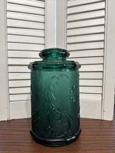 Bote vintage de vidrio verde abeto Tiara Indiana con tapa. 9 pulgadas de alto - Imagen 1 de 8