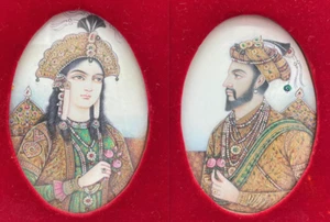 Hand Painted Miniature Portraits Gilded Velvet Frame Shah Jahan & Mumtaz Mahal - Picture 1 of 12