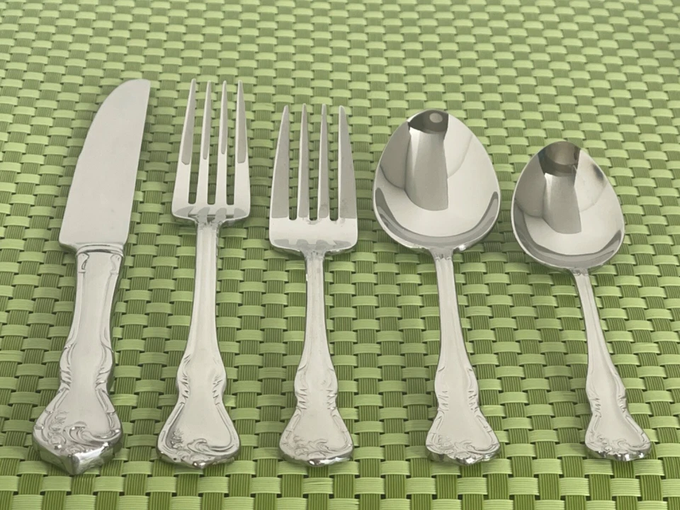 Reed & Barton LATTICE ROSE Inoxidable 18/10 Brillante NUEVO Cubiertos Smart Choice E60N Foto 1 de 1