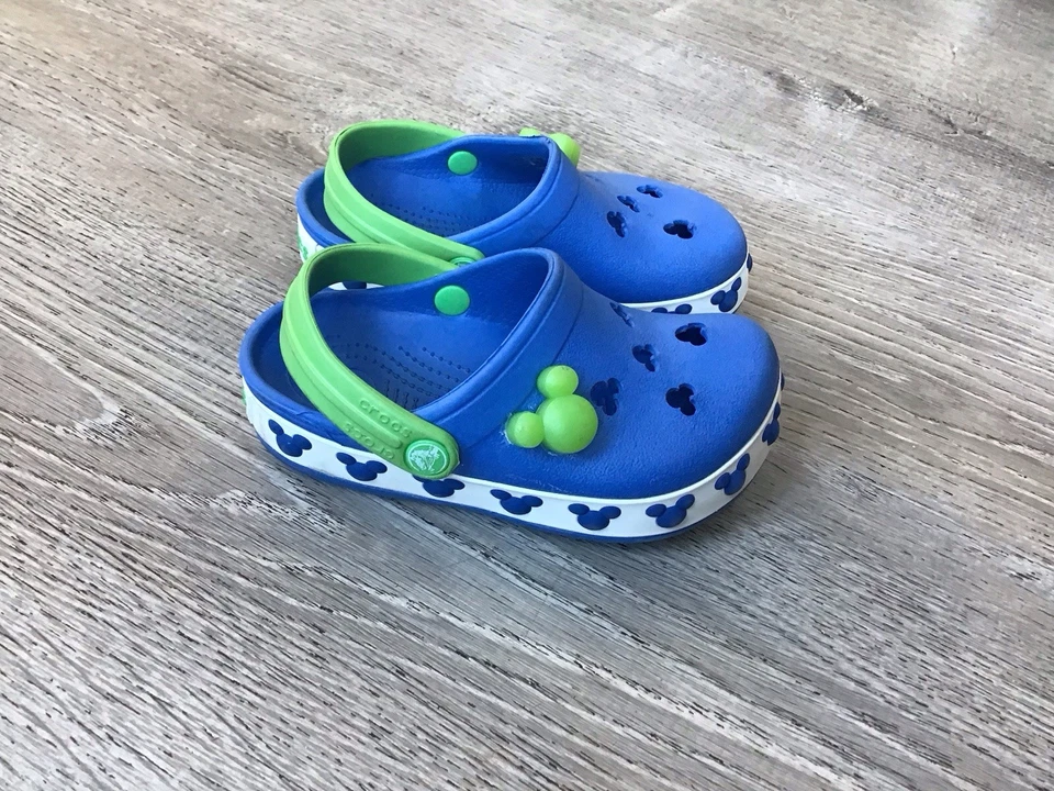 Zuecos Crocs azules sin cordones para niños pequeños talla 8 C8 azules Mickey Mouse 12298 Foto 1 de 4
