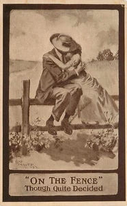 Postal Romance en la Valla Pareja Bastante Decidida Compartiendo un Beso Apasionado - Imagen 1 de 2