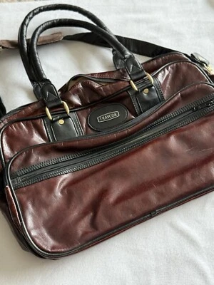 "Bolso de viaje Travcoa vintage de cuero marrón sintético años 80 17"" x 11,5""" Foto 1 de 4