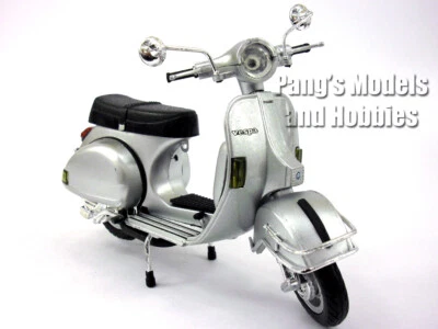 Vespa P200E Silver Scooter 1/12 Scale Diecast Metal Model by NewRay - Image 1 of 4