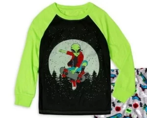 Space ALIEN Pajamas Boy's 10/12 NEW Alien Skateboarding Glow in the Dark Pjs Set - Picture 1 of 6