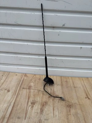 Nissan Note (E11) 2010 aerial GPS antenna TRA60390 - Image 1 of 2