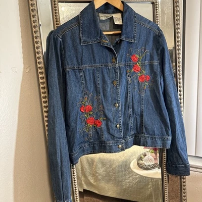 Chaqueta vaquera Studio Ease con bordado de rosas rojas talla 12 Foto 1 de 4