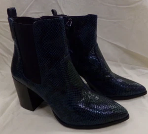 Scoop NYC Stefani Chelsea Heeled Ankle Boots Blue & Green Snakeskin Womens Sz 9 - Picture 1 of 6