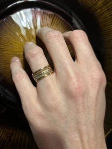 Beautiful 18k Yellow White Gold Braided Band Spinner Ring 5.61g Size 8 Omega 750 - Picture 1 of 8