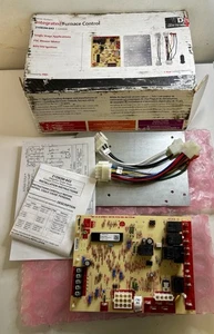 Placa de control de horno integrada White-Rodgers 21D83M-843 Lennox - Imagen 1 de 9