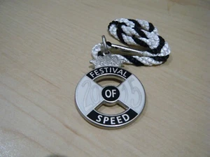 MEDAL GOODWOOD REVIVAL 2015 #3364 BADGE FERRARI JAGUAR D C TYPE BUGATTI T35 F1 - Picture 1 of 4