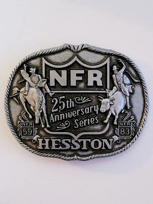 Hebilla de cinturón Hesston vintage de peltre NFR 25th ANNIV SERIES Foto 1 de 4