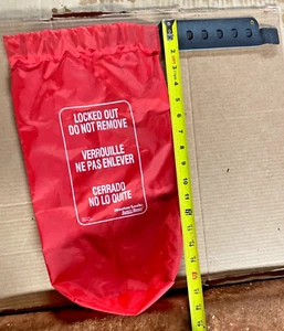 Master Lock Cinch Sack Lock Out 17" x 7" - Picture 1 of 2