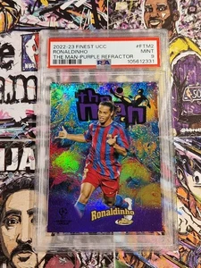 2022-23 Topps Finest Ronaldinho The Man Purple Refractor/299 PSA9 FC Barcelona - Bild 1 von 2