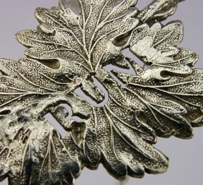 COMO NUEVO INGLÉS PLATA ESTERLINA RON ETIQUETA DE VINO 1968 HOJA DE VID FUNDIDO BARWARE Foto 1 de 4