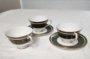 Royal Doulton Vanborough grünes Band (2 Sets) Tassen & Untertassen mit Fuß + 1 Tasse NEUWERTIG - Bild 1 von 12