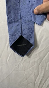 cravatta uomo dolce gabbana seta blu fantasia paisley tinta unita collo blu - Foto 1 di 10