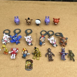 Konvolut Funko Toys FNAF Five Nights at Freddy's & Schlüsselanhänger Rucksackbügel Spielzeug - Bild 1 von 24