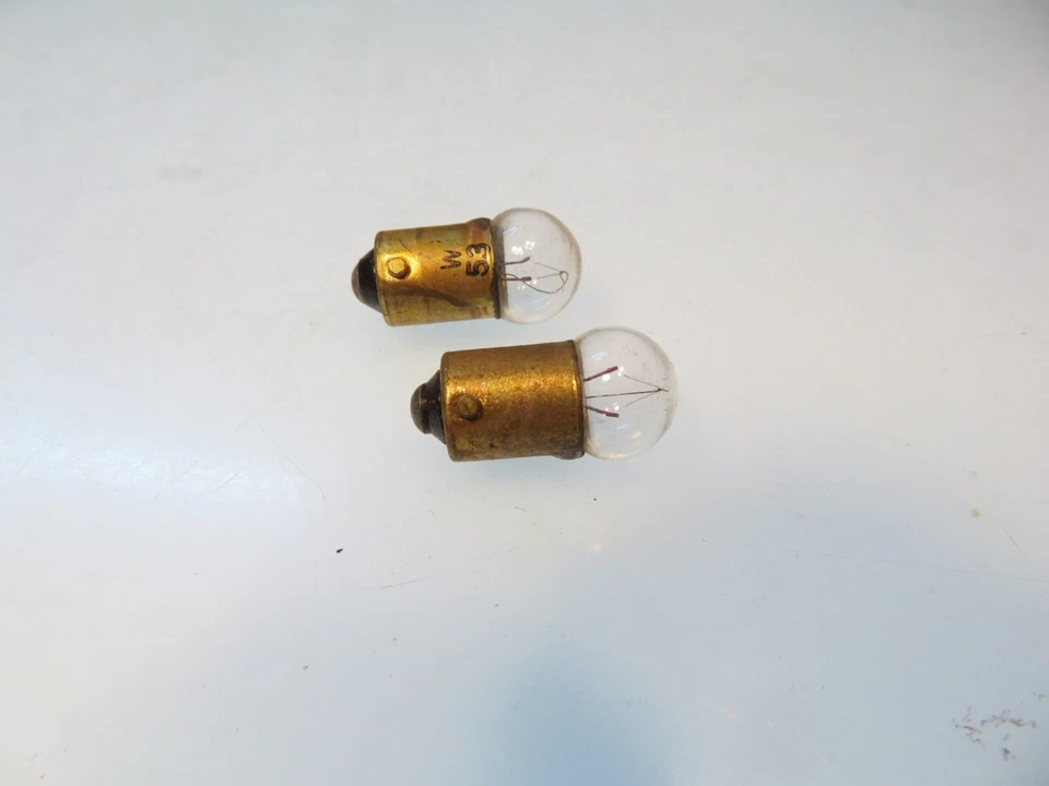 12 Volt 2 Watt BA9S Instrument Panel Light Bulbs Fits Peugeot 404 & Renault R8 - Image 1 of 3