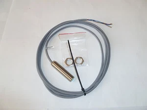 PEPPERL-FUCHS INDUCTIVE PROXIMITY SENSOR 2.00 mm SENSING RANGE NPN 10-30 VDC - Picture 1 of 2
