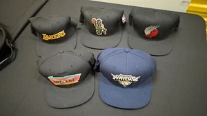 Nicks Lakers Celtics Spurs and Portland Baseball Hats and case. Lot of 5 Hats - Bild 1 von 14