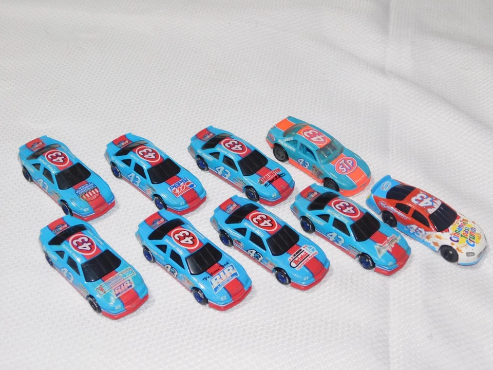 批量 9 件 赛车 冠军 风火轮 43 RICHARD PETTY BRISTOL PEPSI SPEEDWAY 1/64 — 第 1/4 张图片