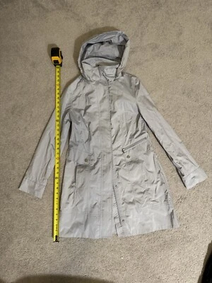 Chaqueta cortavientos Cole Haan Signature en niebla - pequeña Foto 1 de 4