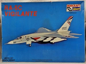1/72 SCALE HASEGAWA NORTH AMERICAN RA-5C VIGILANTE FIGHTER JET PLASTIC MODEL KIT - Picture 1 of 9
